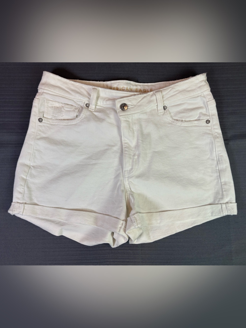 American Eagle Mom Short White Stretch Denim Shorts Women’s Size 8 High Rise